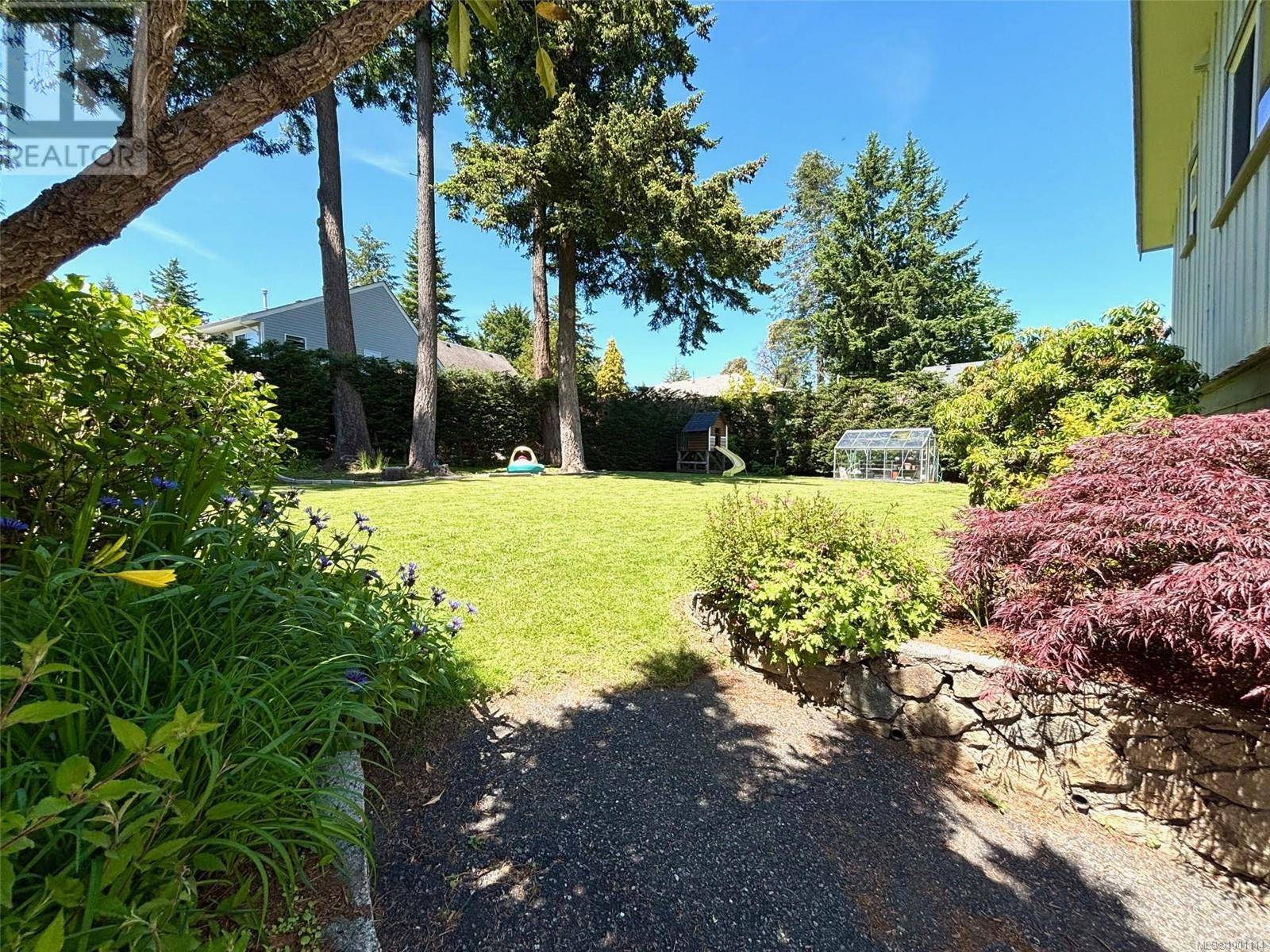 Central Saanich, BC V8Z5Z4,6310 Springlea Rd