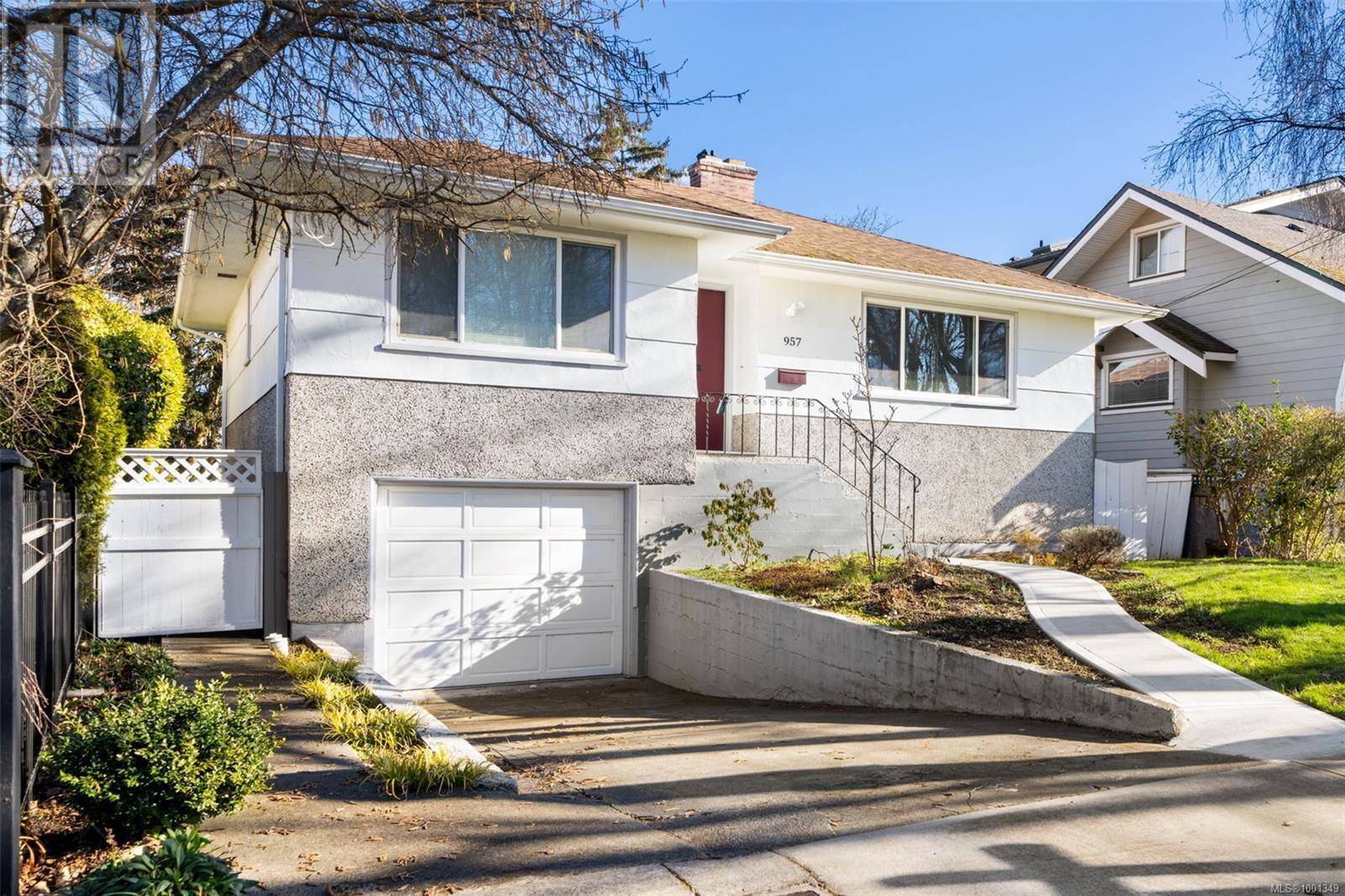957 Oliver St, Oak Bay, BC V8S4W6