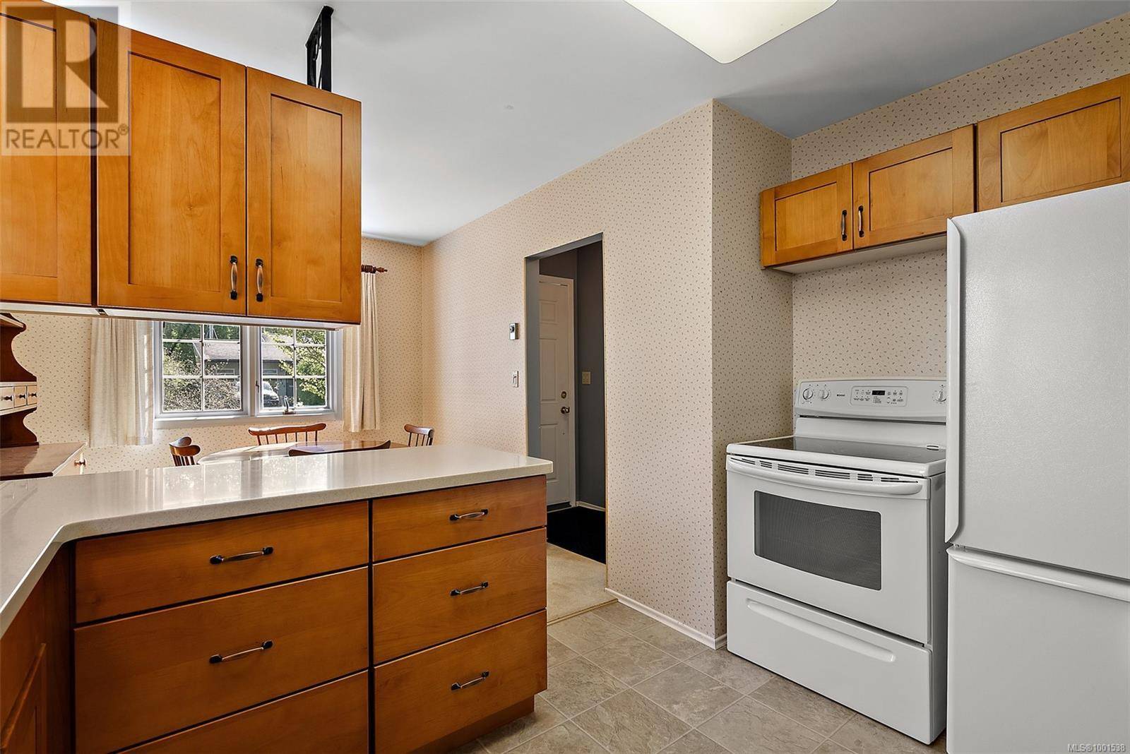 Saanich, BC V8Z2W8,1262 Dunsterville Ave