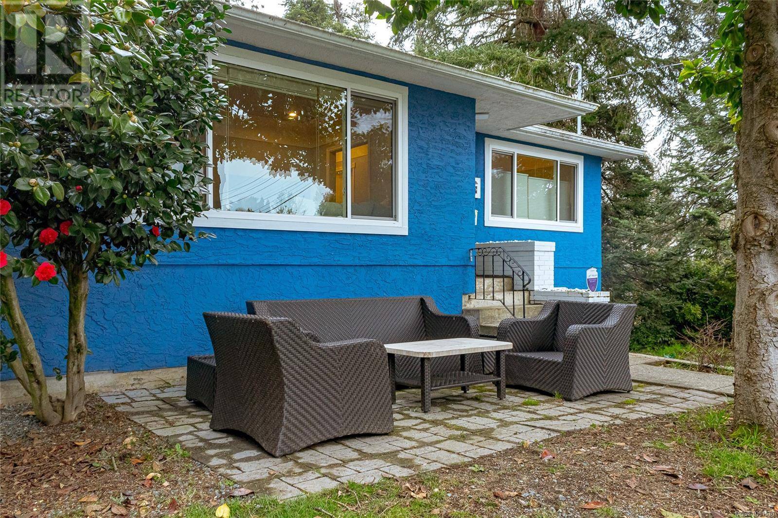 Saanich, BC V8X1V8,906 McAdoo Pl