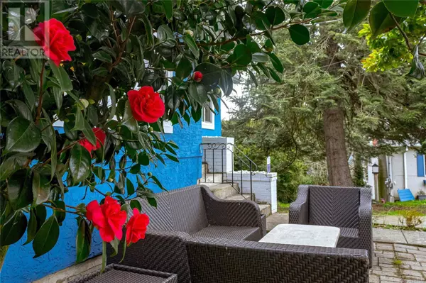 Saanich, BC V8X1V8,906 McAdoo Pl