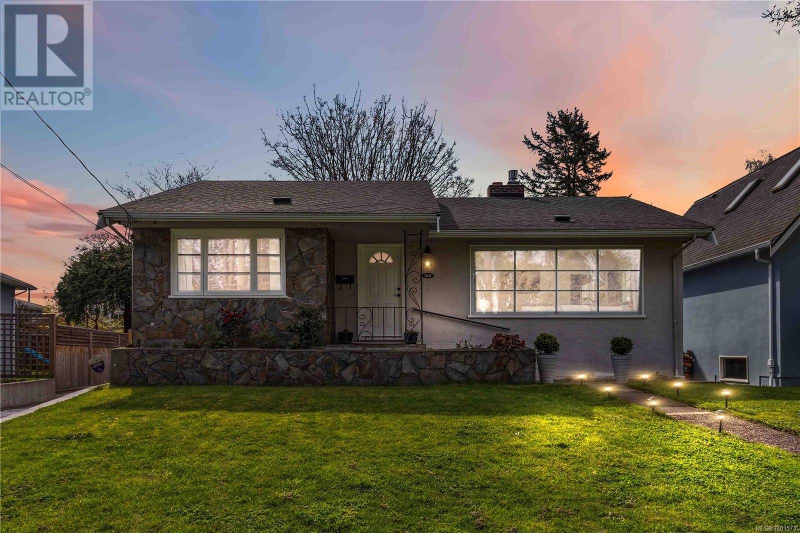 Victoria, BC V8S1G4,1651 Fairfield Rd