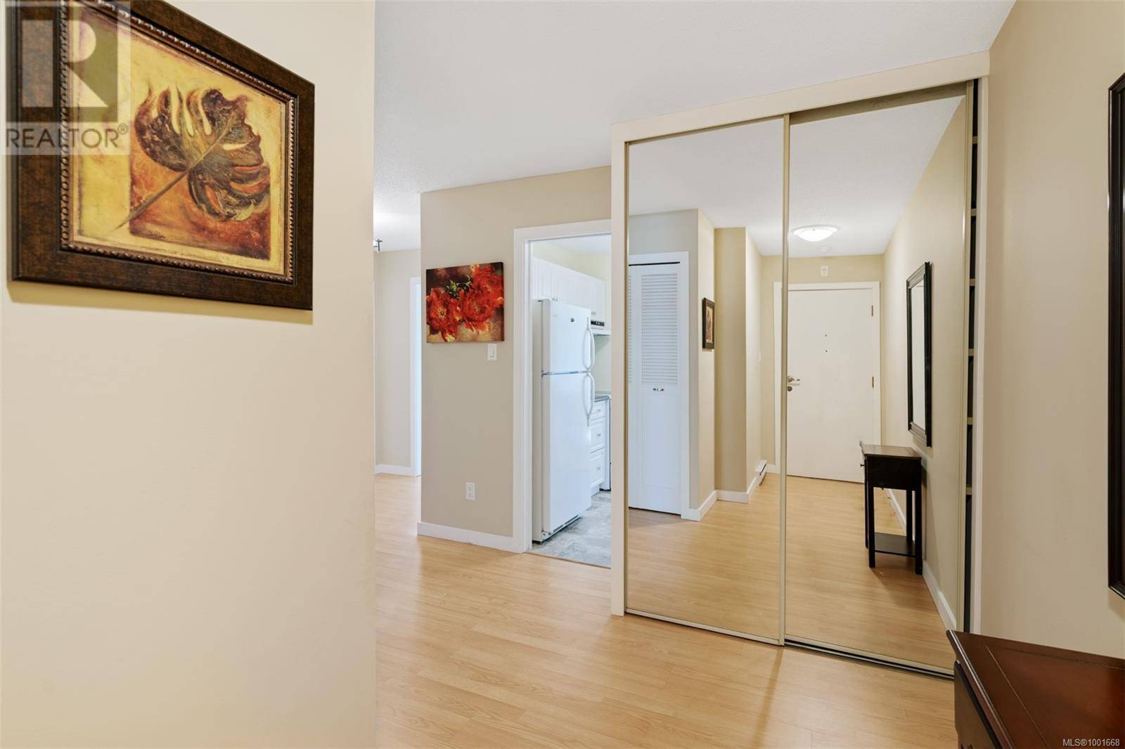 Victoria, BC V9A1M4,190 Gorge RD West #301