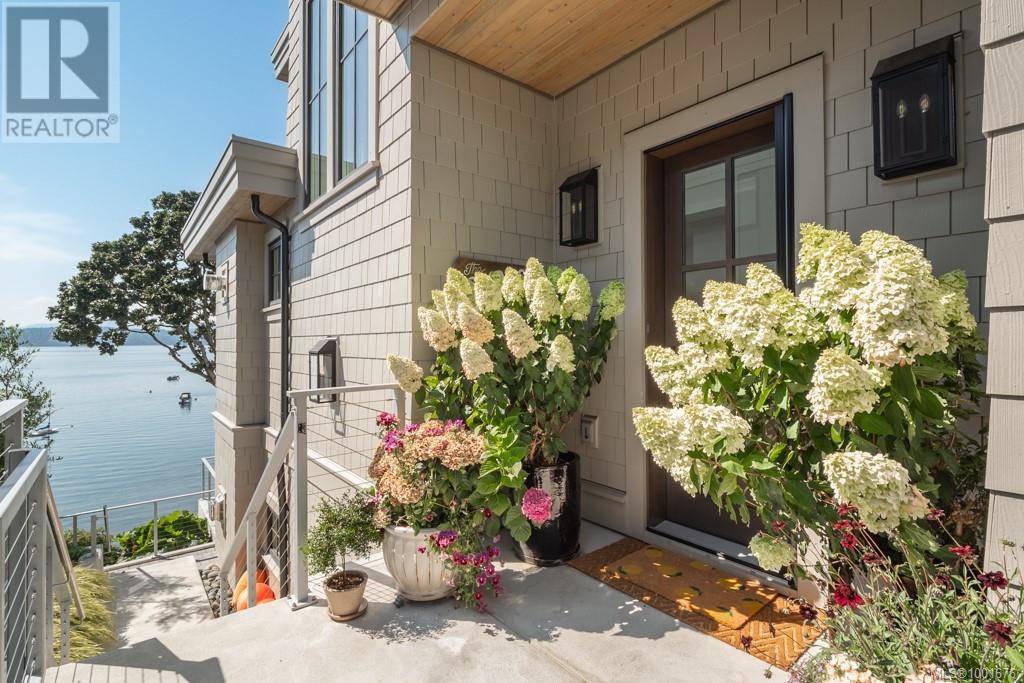 North Saanich, BC V8L5M7,10718 Madrona Dr
