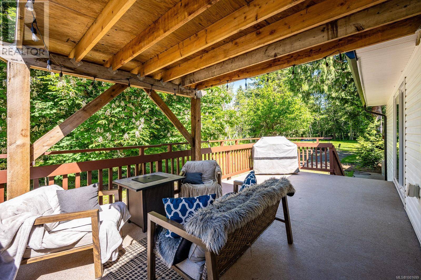 Black Creek, BC V9J1G3,7608 Island Hwy N