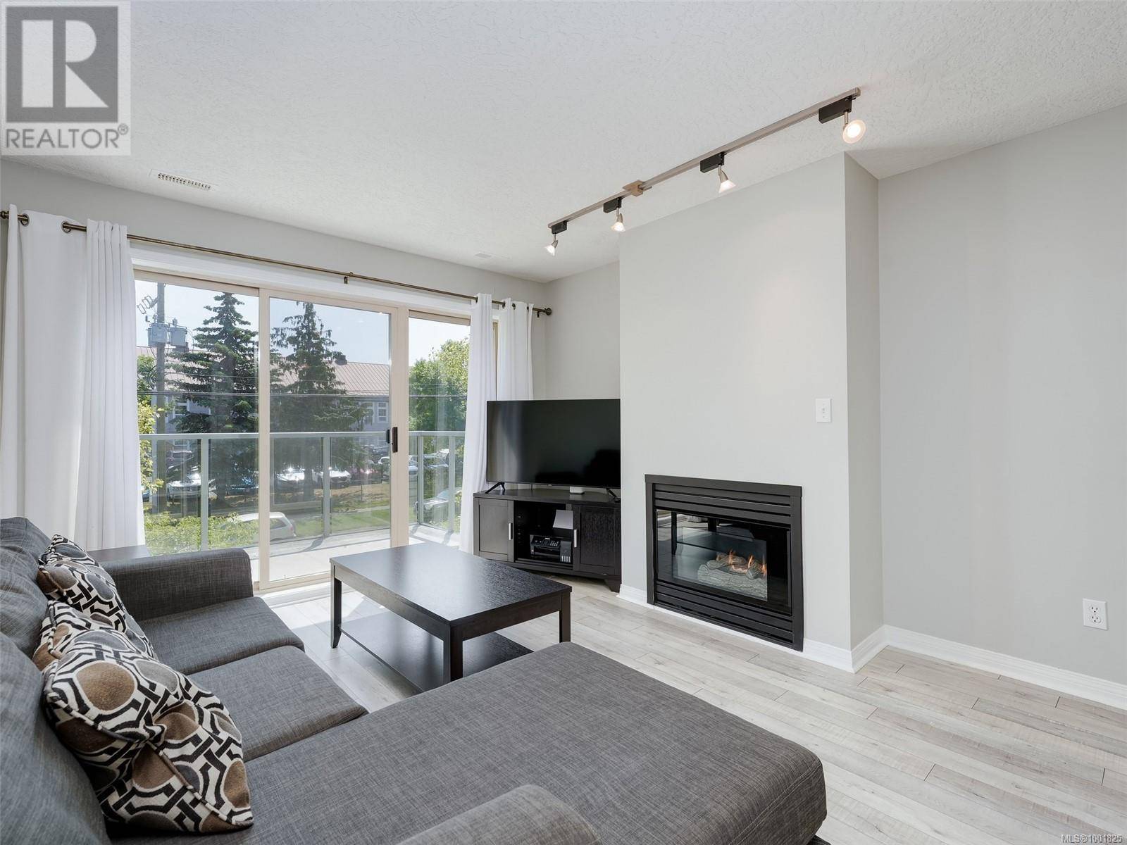 3160 Albina ST #407, Saanich, BC V9A1Z5
