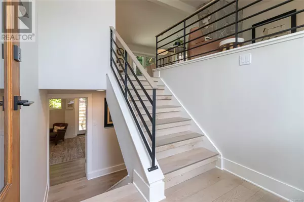 Oak Bay, BC V8S5G4,905 Deal St