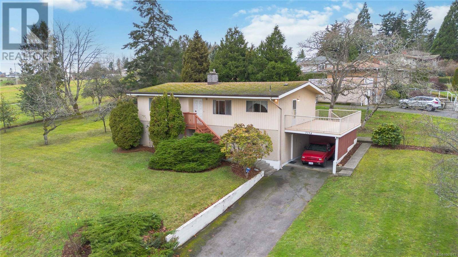 7194 Veyaness Rd, Central Saanich, BC V8M1M2