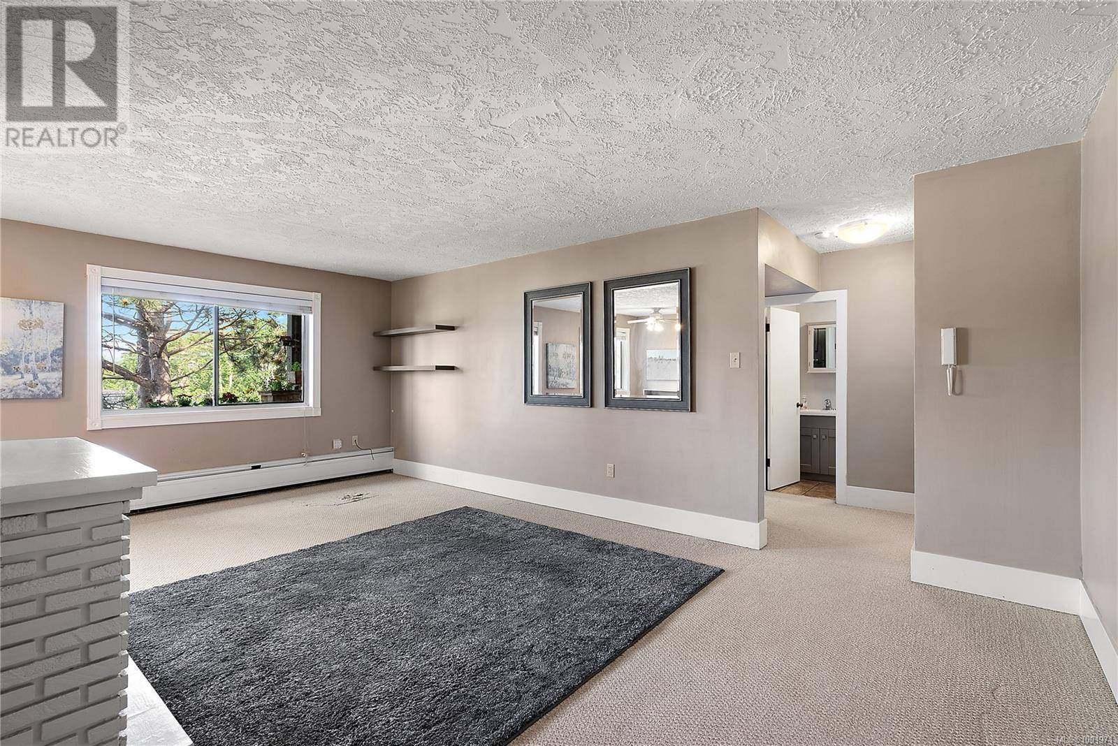 Victoria, BC V8R4R9,1975 Lee AVE #311