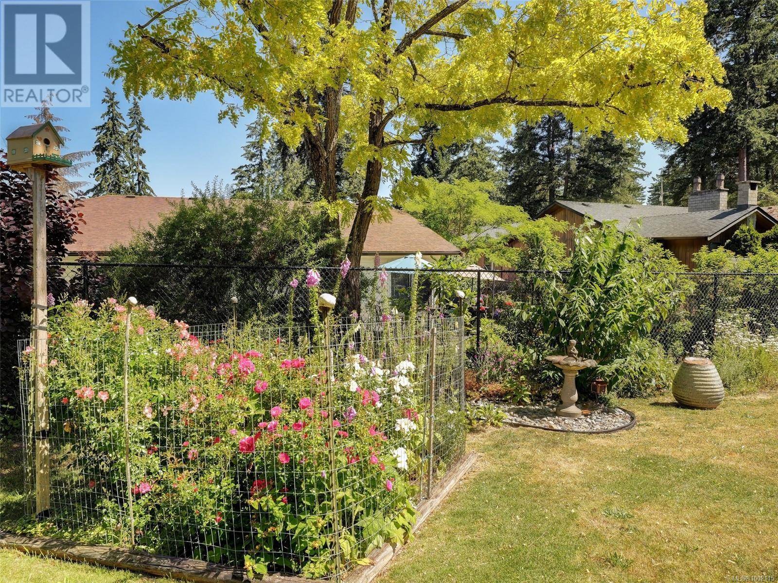 6797 Wendonna Pl, Central Saanich, BC V8M1A6
