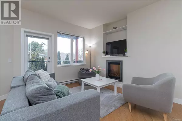 Saanich, BC V8X2E9,4040 Borden ST #204
