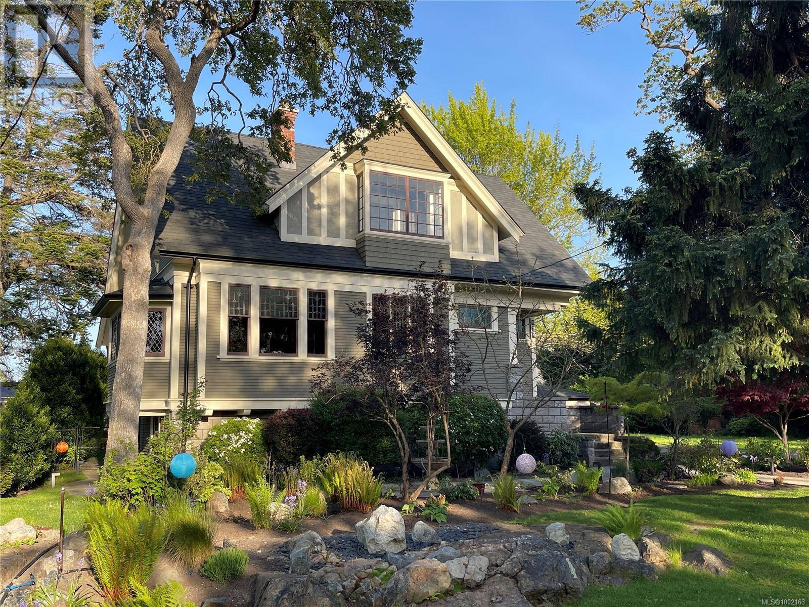773 Island Rd, Oak Bay, BC V8S2T8