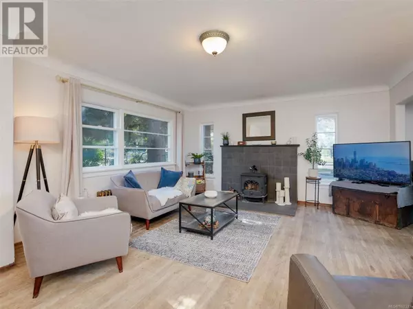 Victoria, BC V8X1M8,3102 Yew St