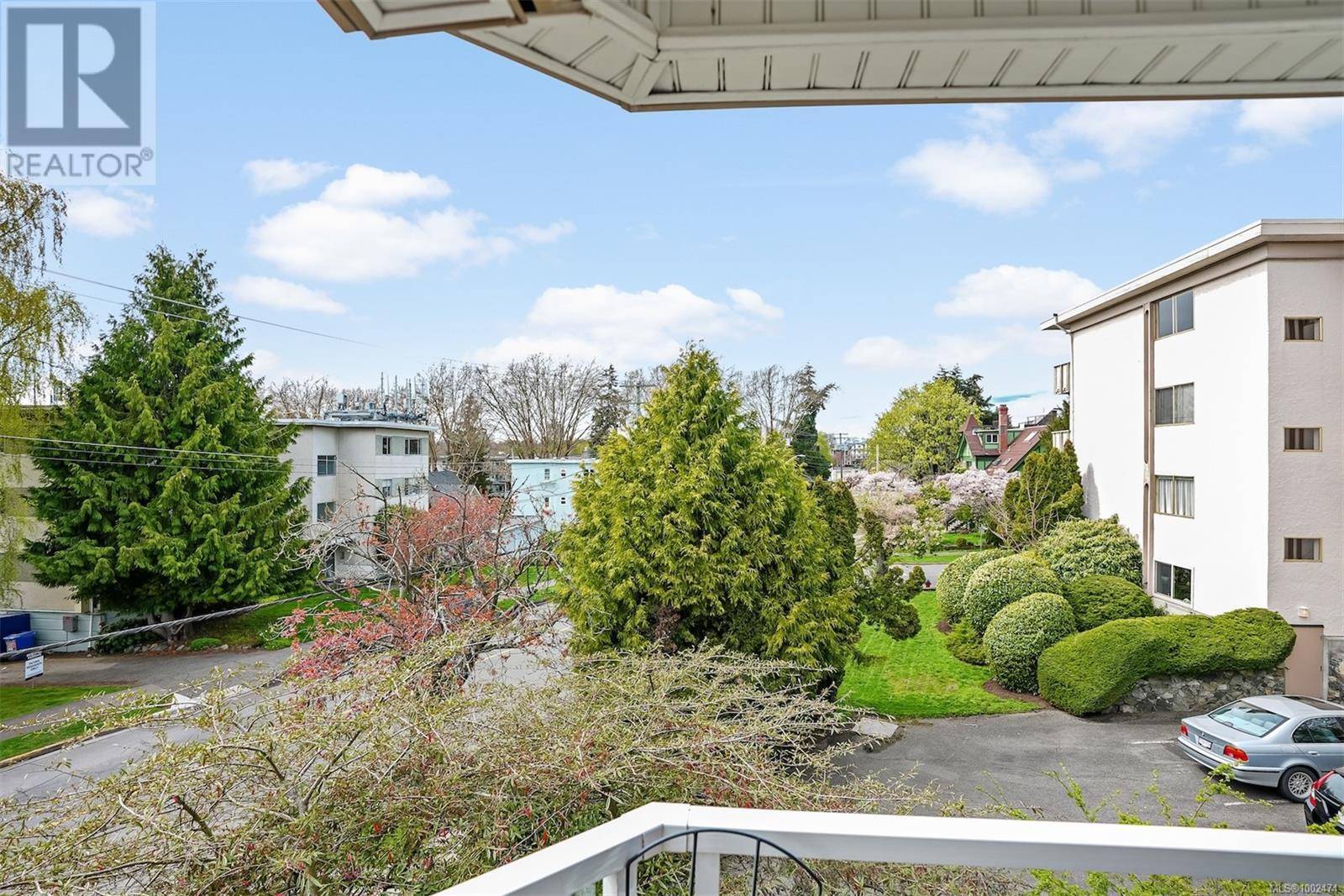 Victoria, BC V8V3B1,1158 Fairfield RD #203