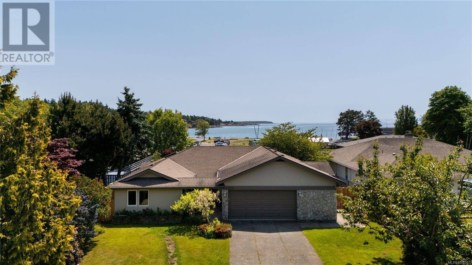 3819 Beachview Pl, Saanich, BC V8P5N8