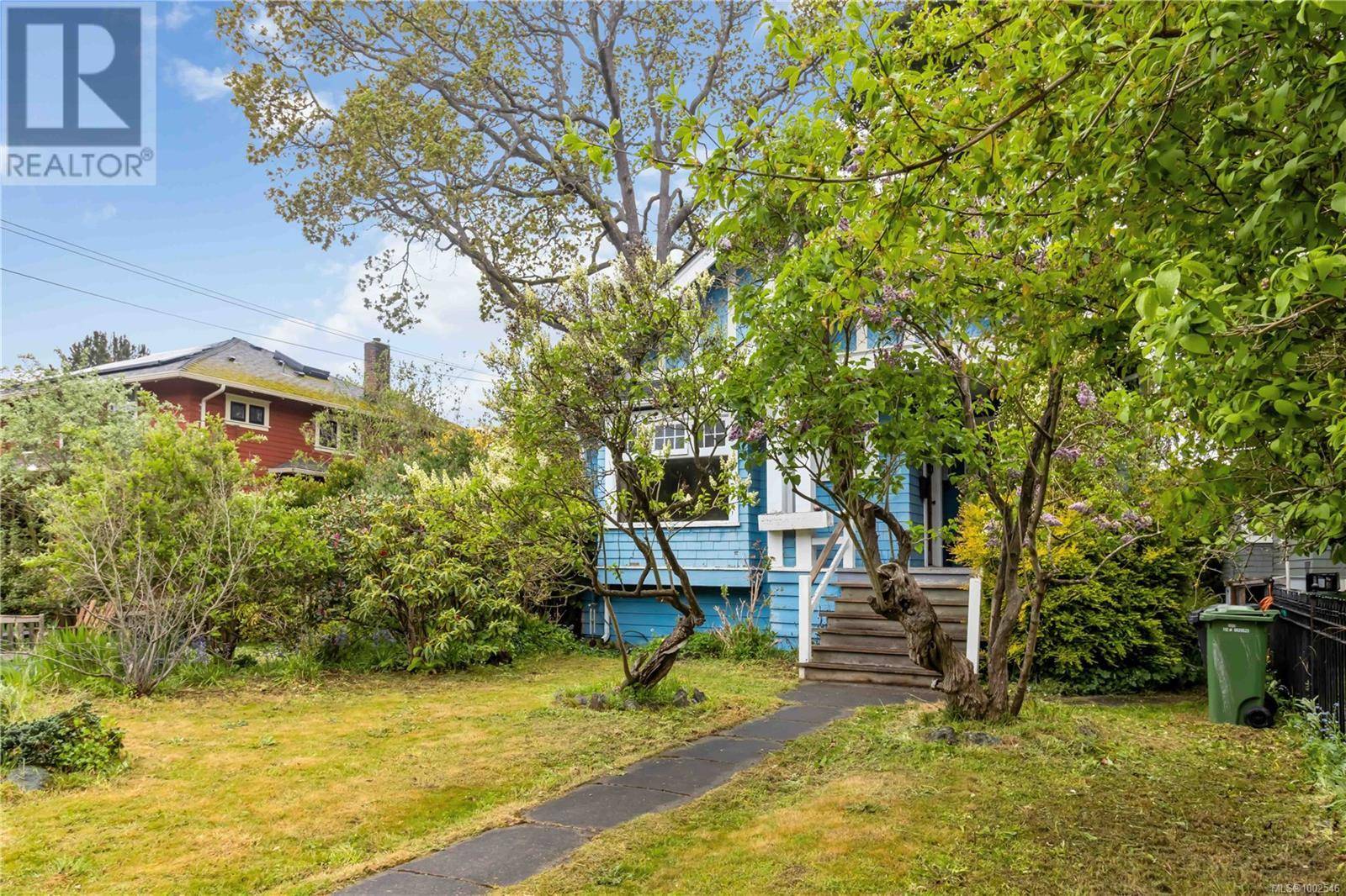 Victoria, BC V8S4B9,1020 Chamberlain St