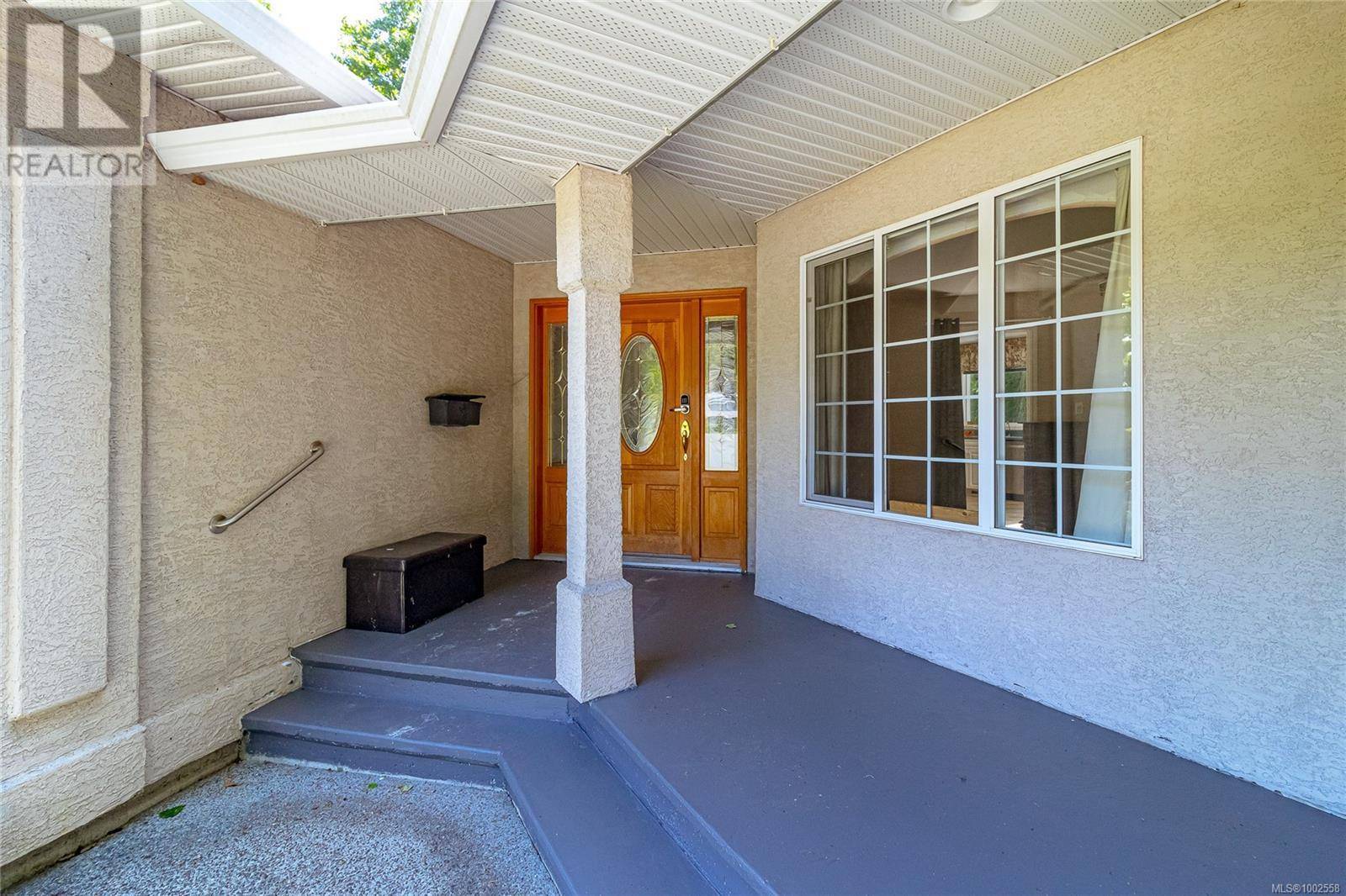 Saanich, BC V8N5E9,2549 Annabern Cres