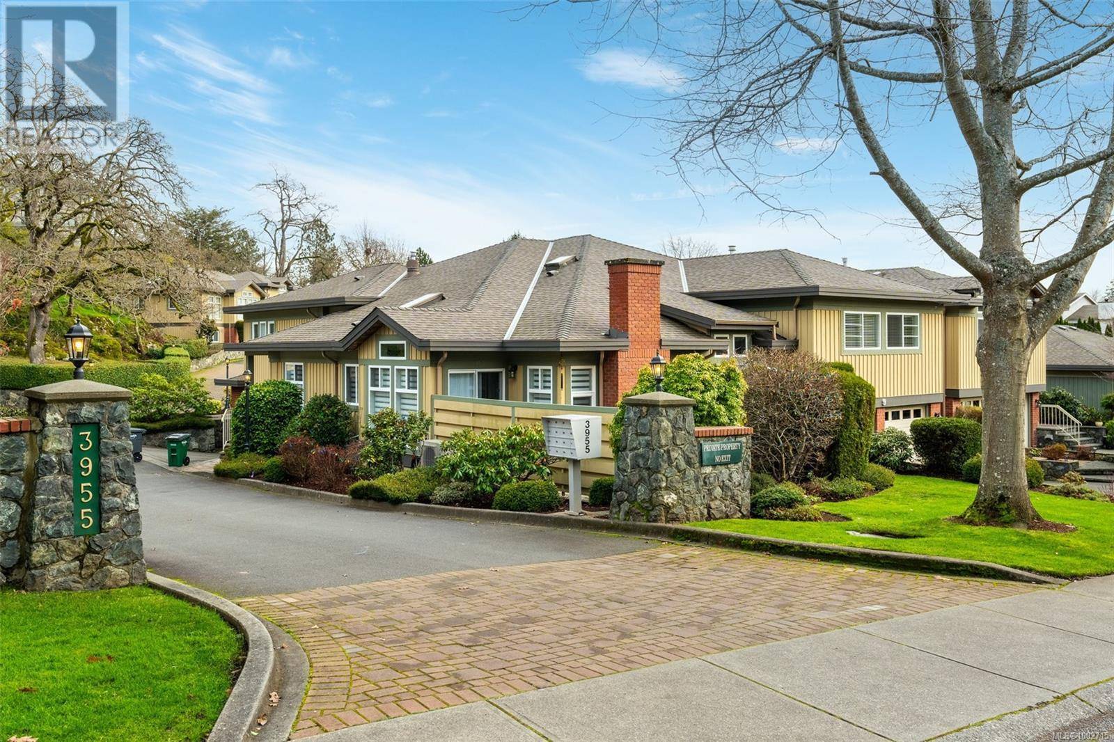 Saanich, BC V8N3B4,3955 Oakwinds ST #9