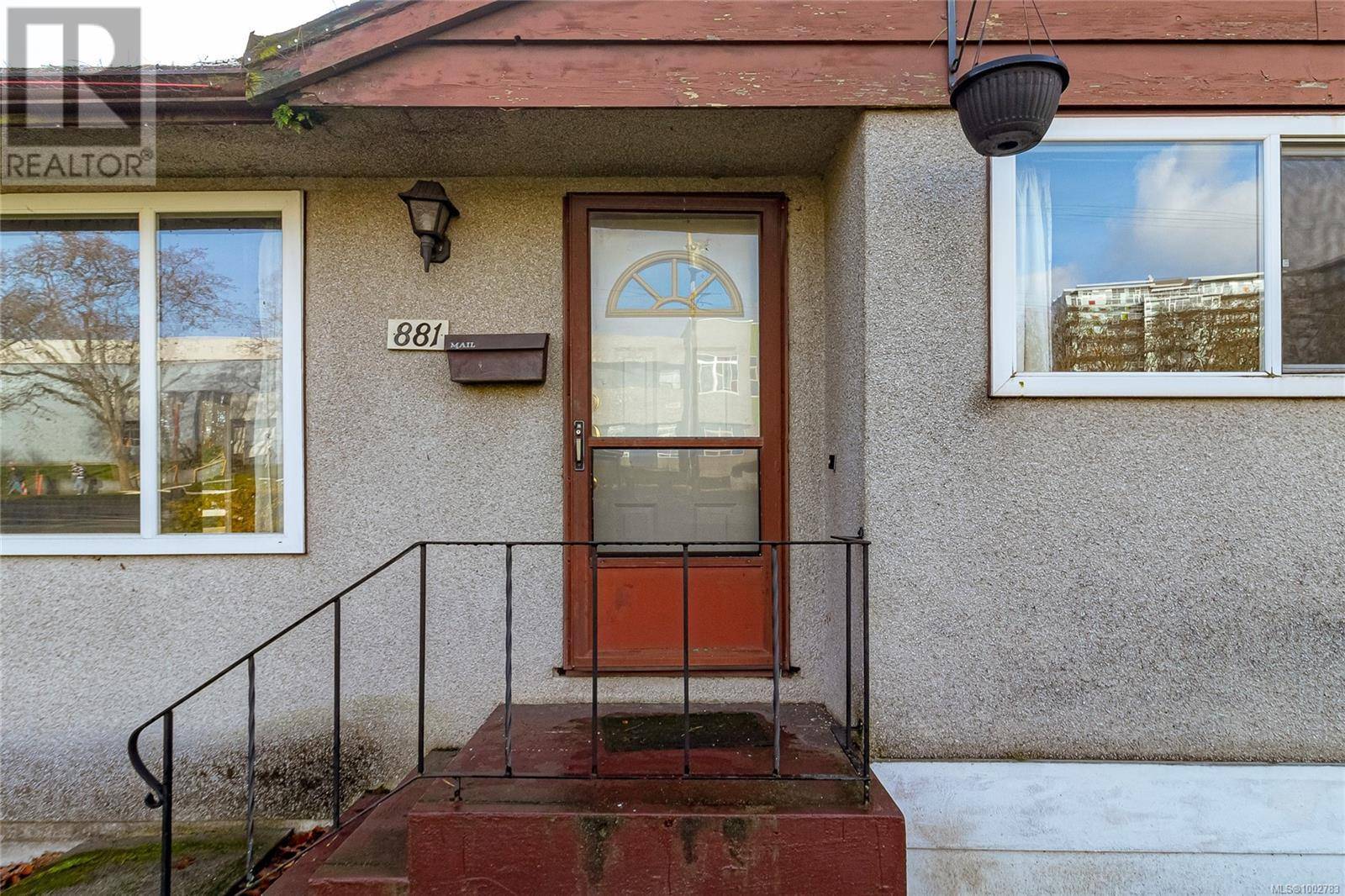 Saanich, BC V8X3G4,881 McKenzie Ave