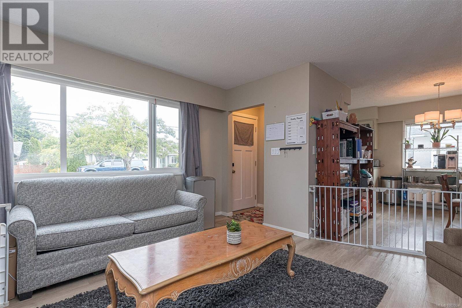 Sidney, BC V8L2H5,2189A &2189B Amelia Ave