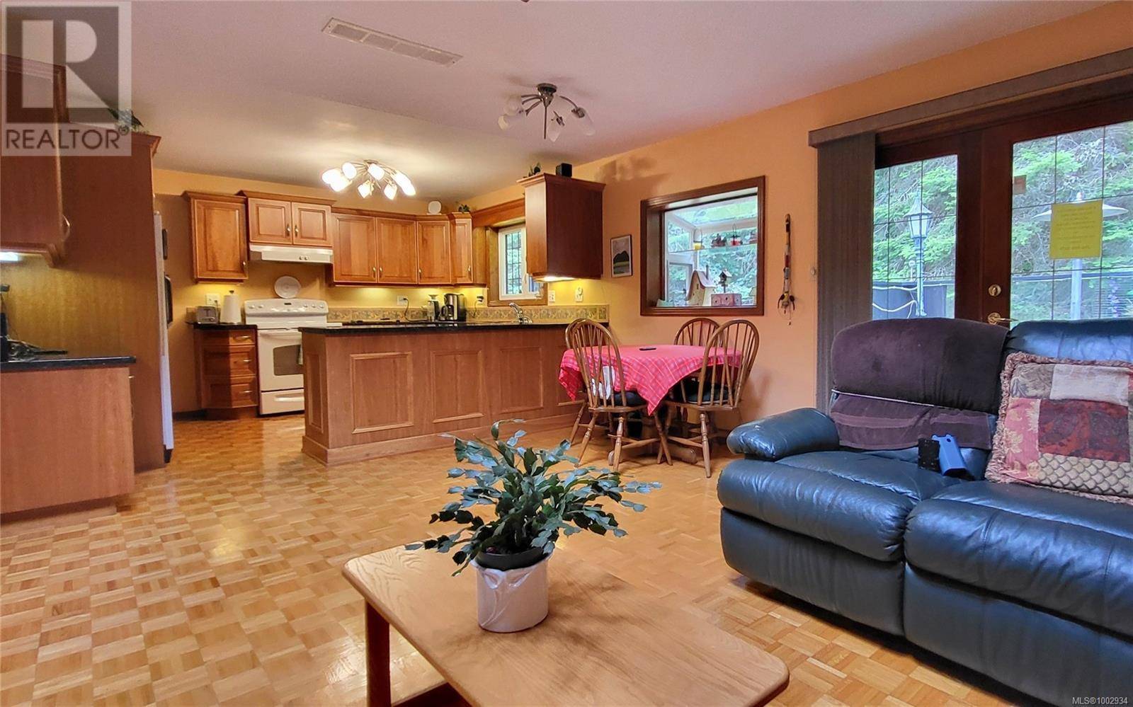 Highlands, BC V9E1H4,2554 Bukin Dr E