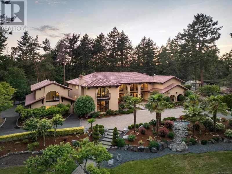 2495 Shannon Pl, Saanich, BC V8N1X2