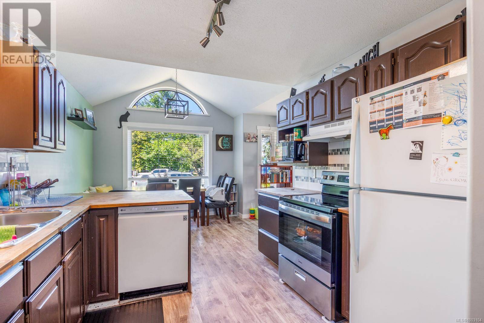 Courtenay, BC V9N1N1,776 7th St
