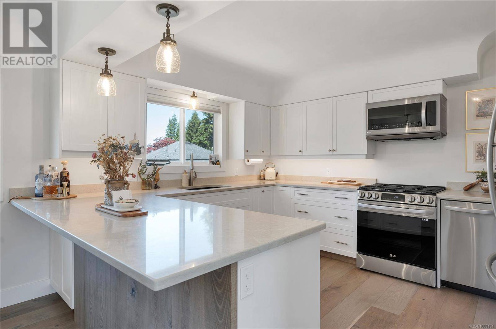 Cumberland, BC V0R1S0,3268 Sixth St