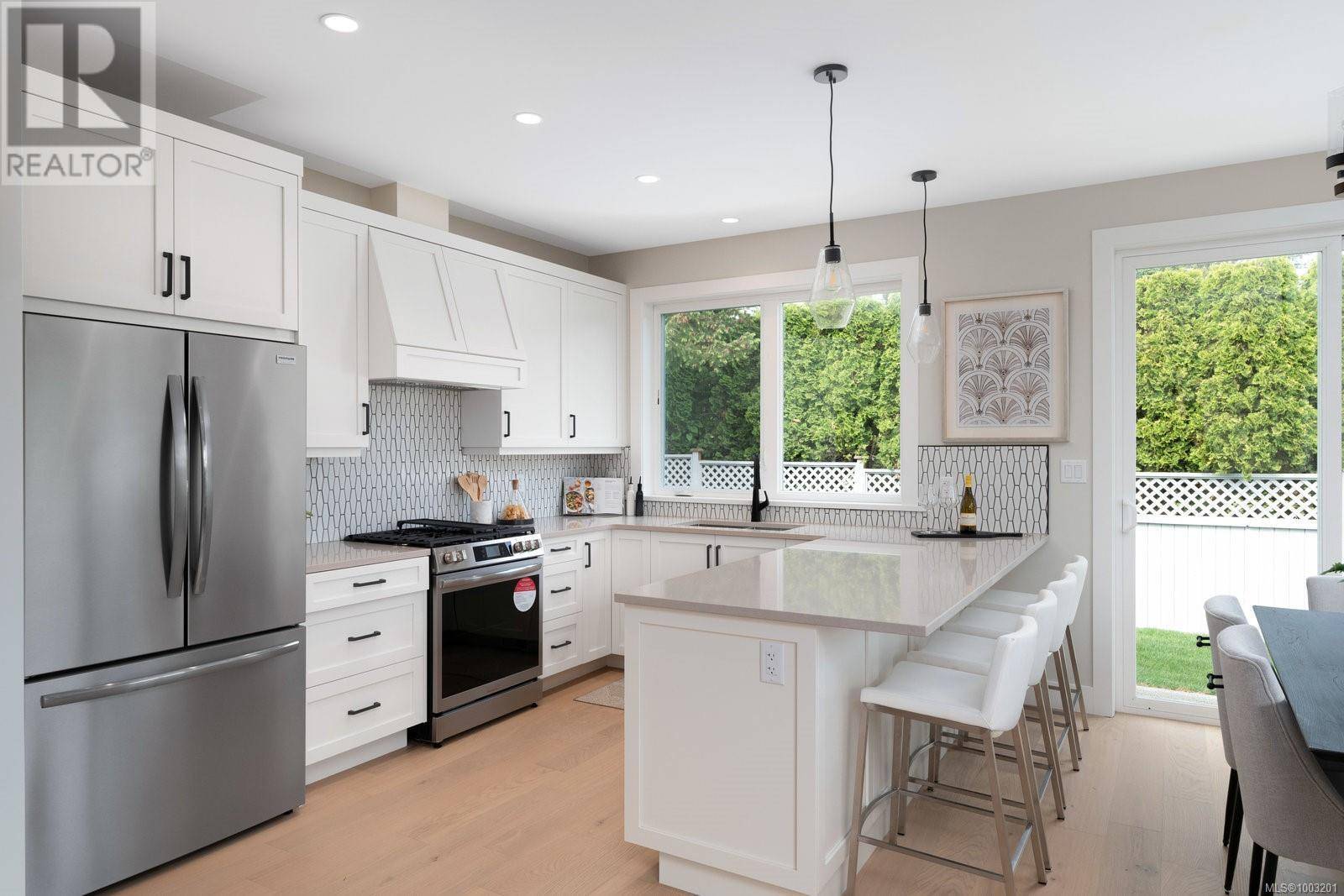 Sidney, BC V8L1R8,9556 Northlawn Terr