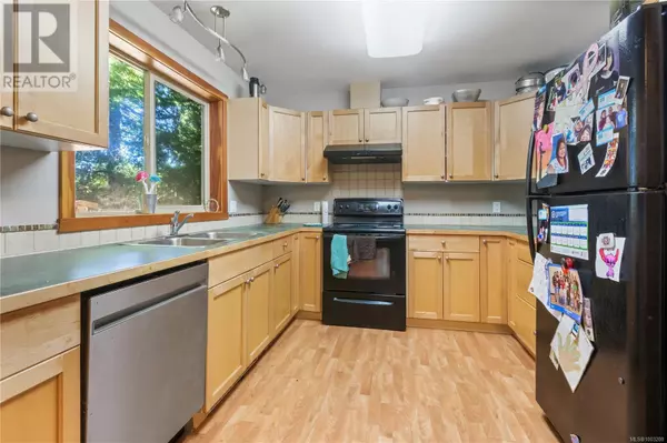 Ucluelet, BC V0R3A0,1626 Holly CRES #7