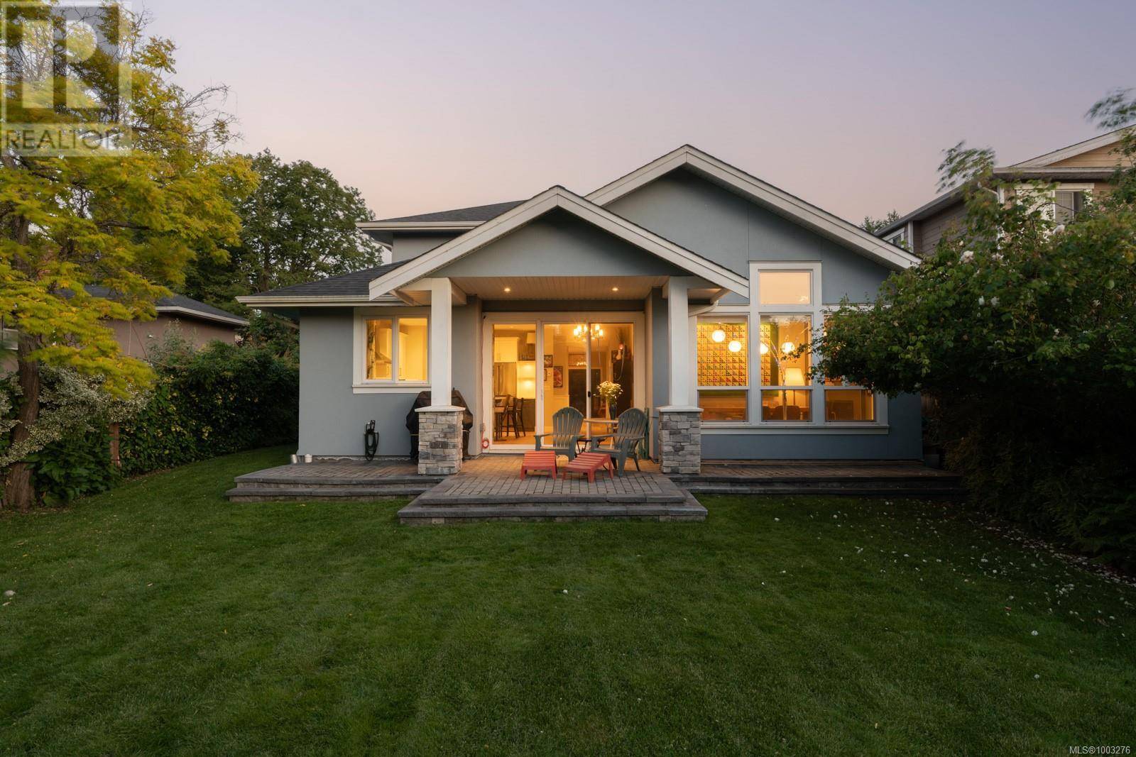 Oak Bay, BC V8R1N9,2044 Milton St