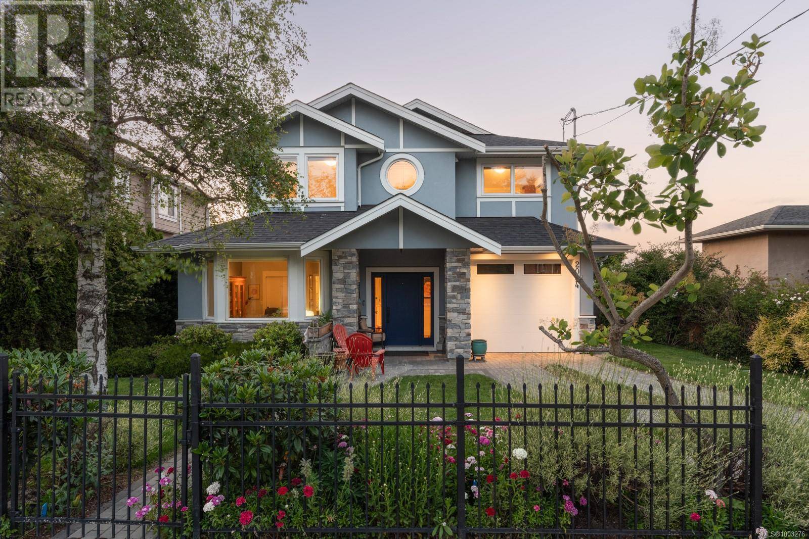 2044 Milton St, Oak Bay, BC V8R1N9