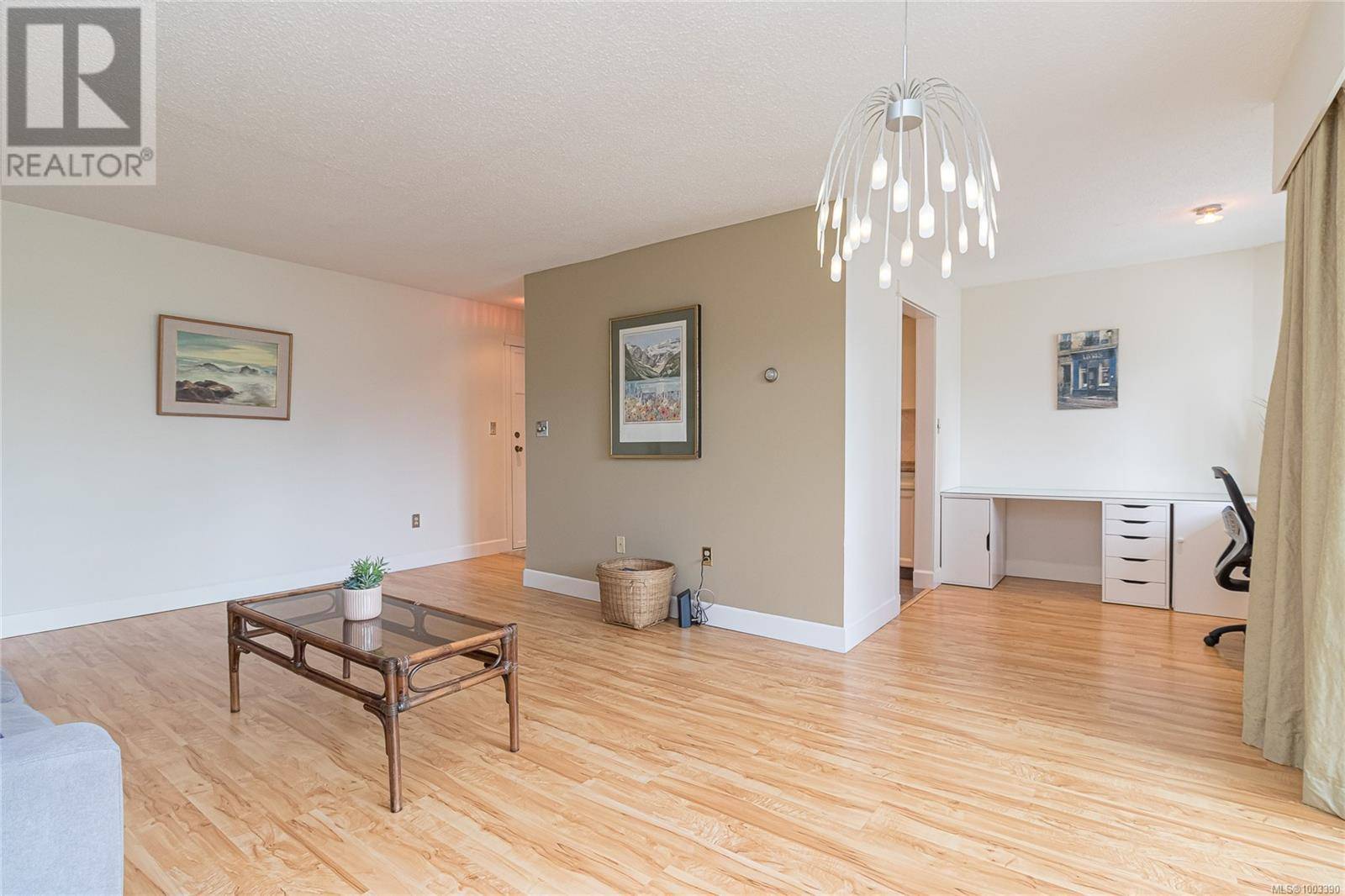 Victoria, BC V8V3C1,1012 Collinson ST #304