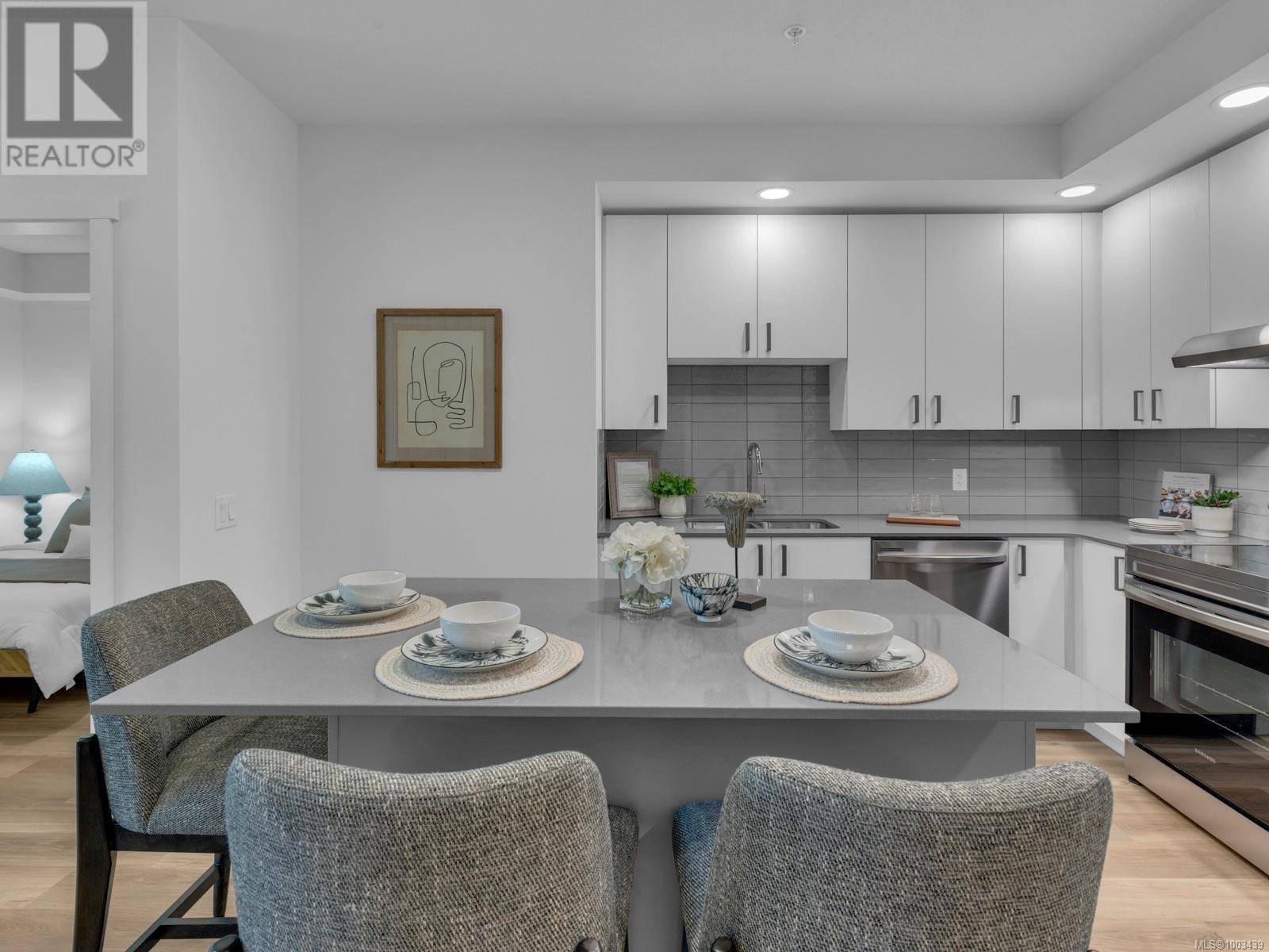 Langford, BC V9B7A6,2390 City Gate BLVD #215