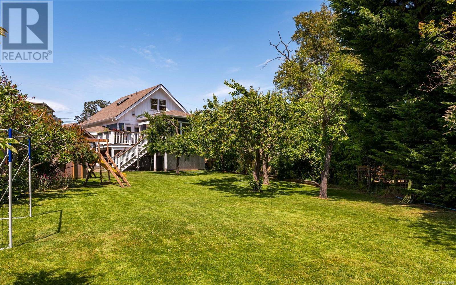 Oak Bay, BC V8R2G9,2161 Fair St