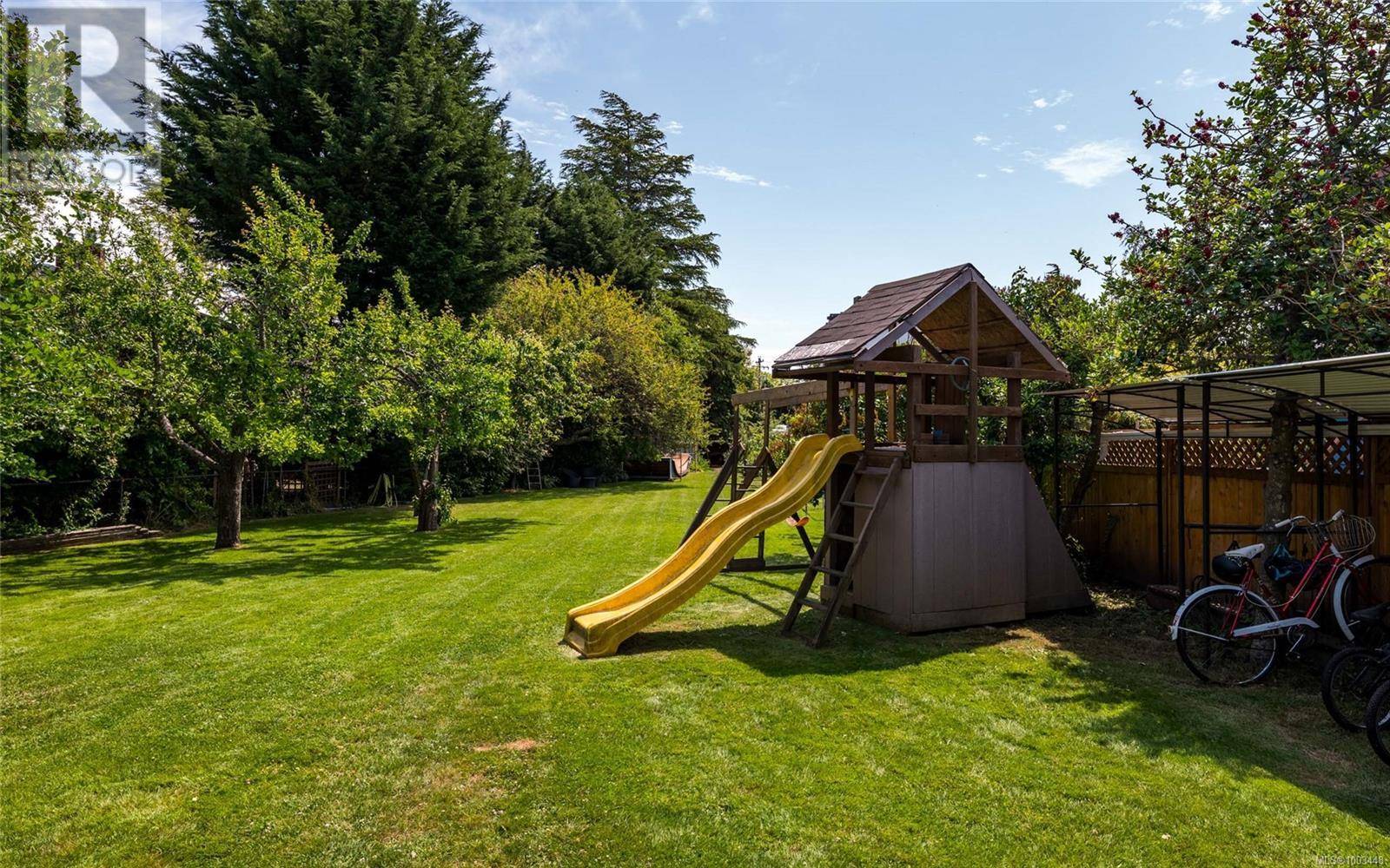 Oak Bay, BC V8R2G9,2161 Fair St