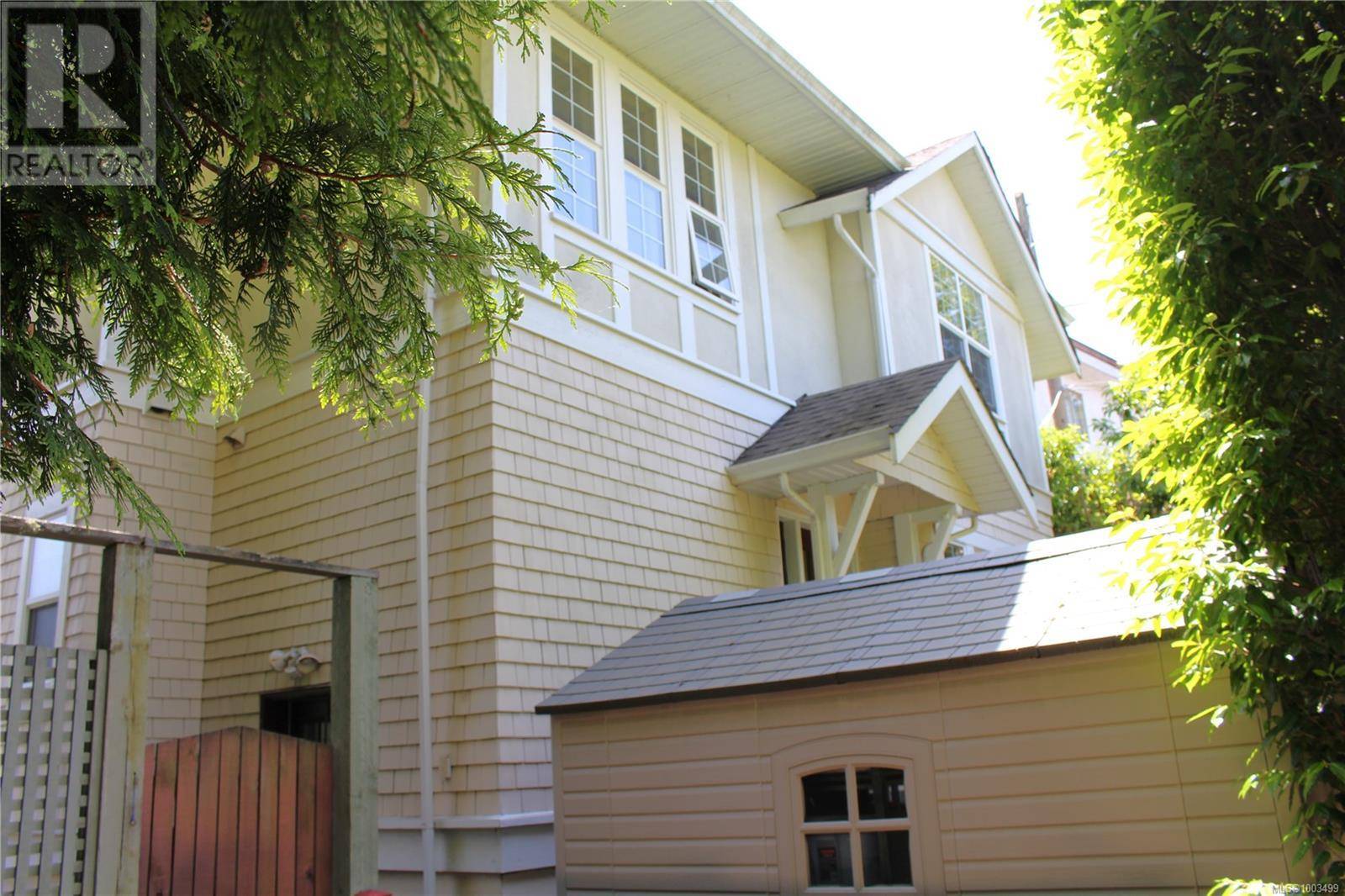 Victoria, BC V8S3P6,1046 St. Charles St