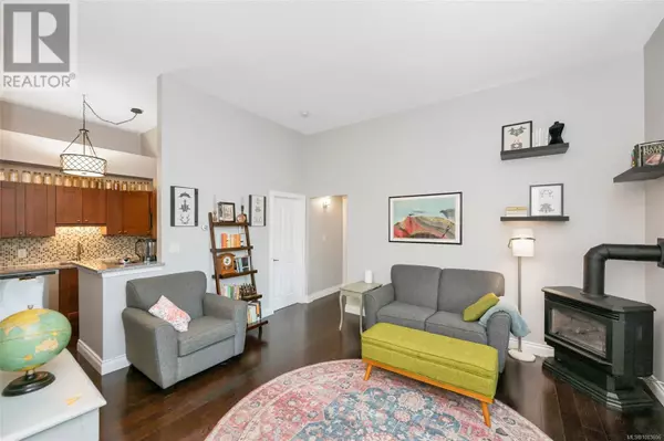 Victoria, BC V8S1Z2,1425 Fort ST #201