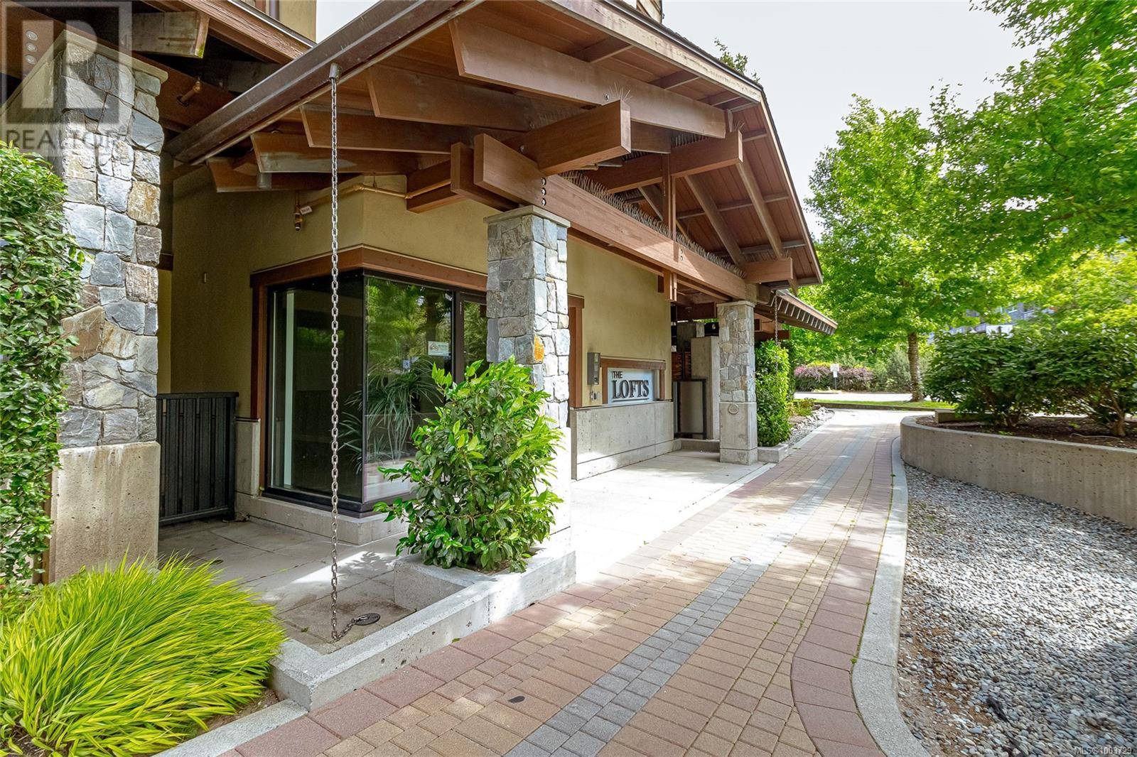 Langford, BC V9B0H8,2049 Country Club WAY #106