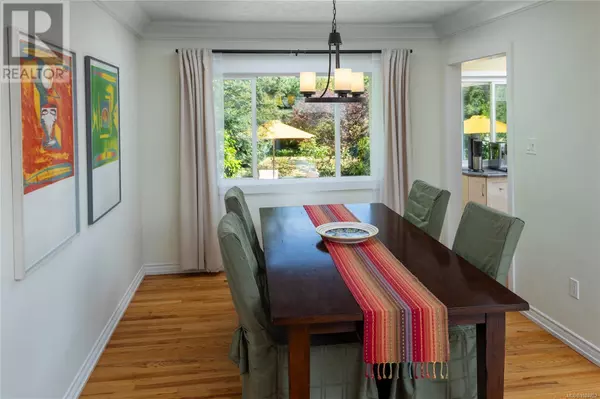 Oak Bay, BC V8S2X8,2070 McNeill Ave