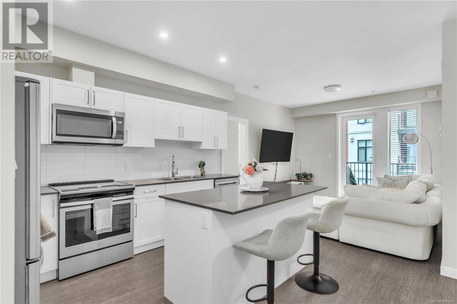 Langford, BC V9B0X9,868 Orono AVE #303