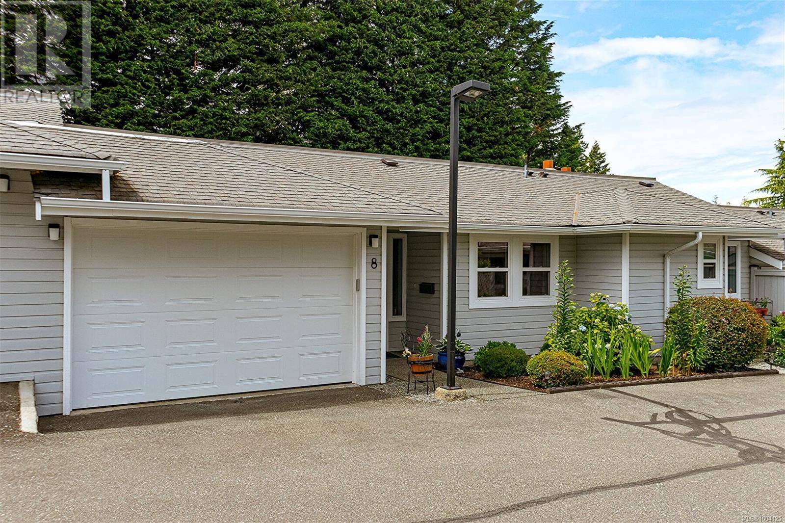 Saanich, BC V8P5R4,3966 Cedar Hill Cross RD #8