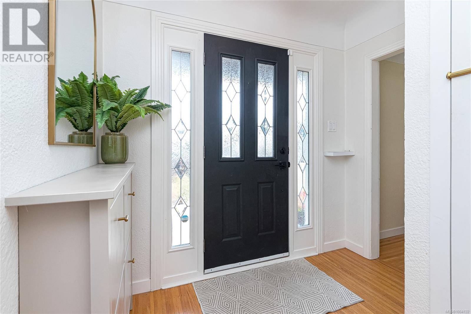 Saanich, BC V8P3S7,3840 Epsom Dr