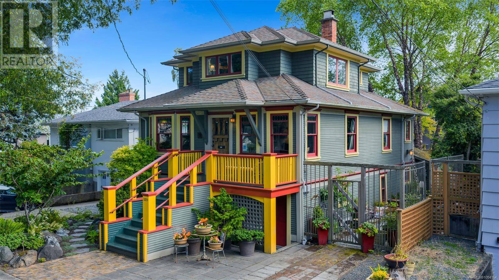 1329 Carnsew St, Victoria, BC V8S1P1