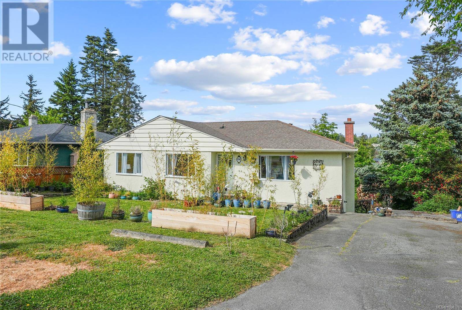 736 Jasmine Ave, Saanich, BC V8Z2N9
