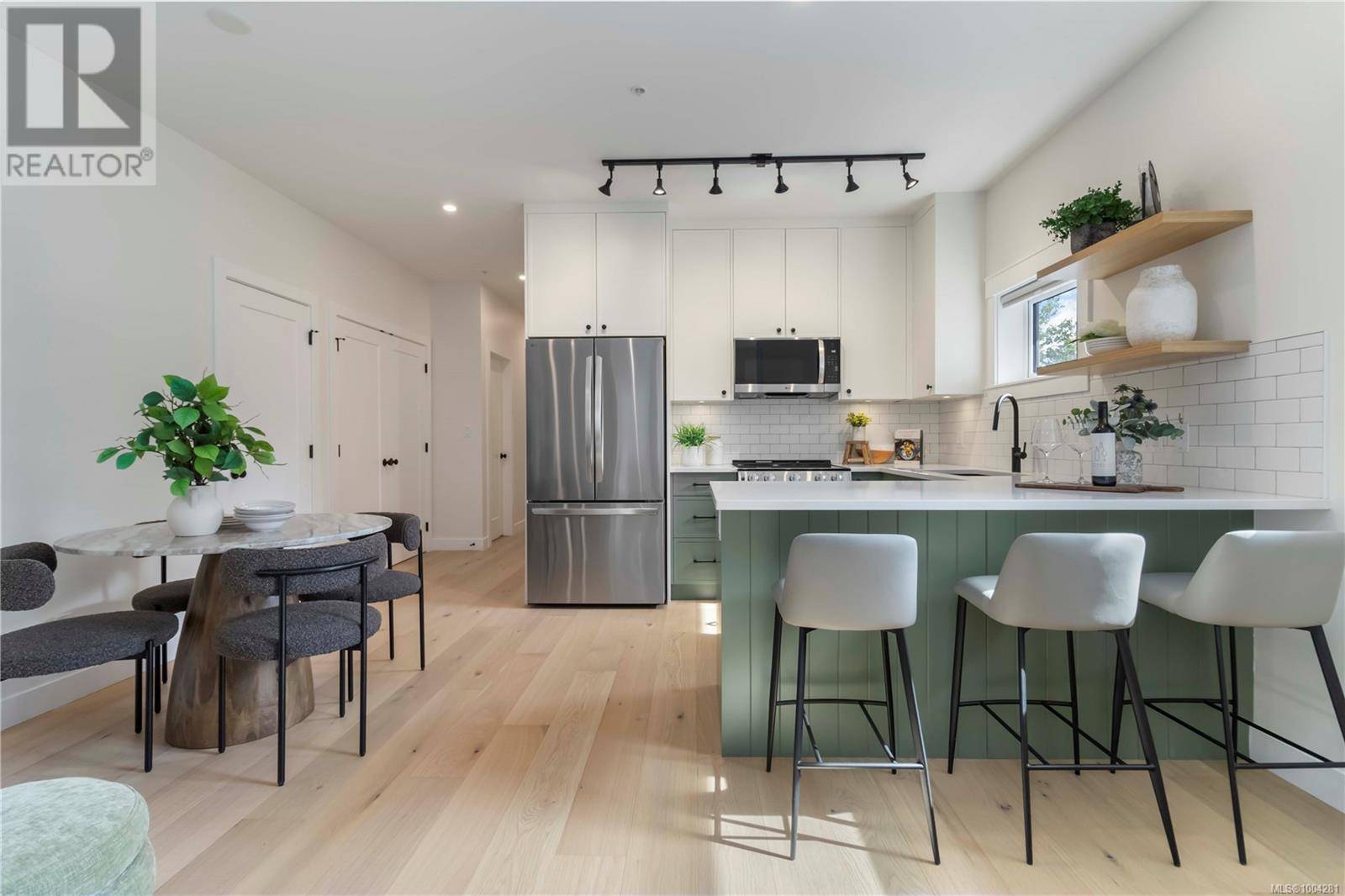 633 Belton AVE #1, Victoria, BC V9A2Z5
