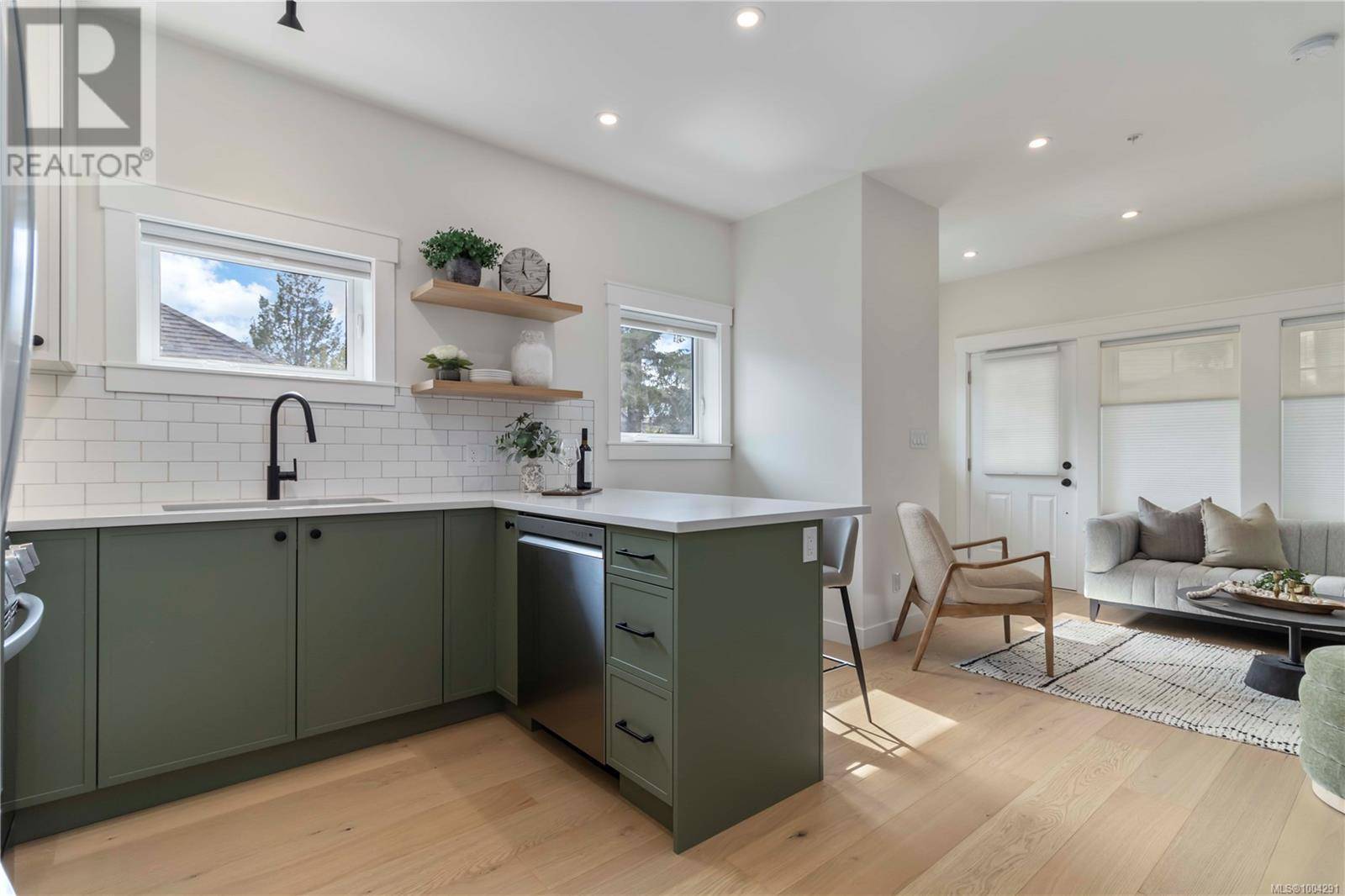 Victoria, BC V9A2Z5,633 Belton AVE #6