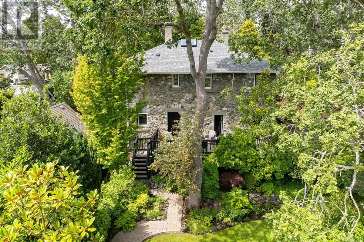 Oak Bay, BC V8S4M5,2088 Falkland Pl