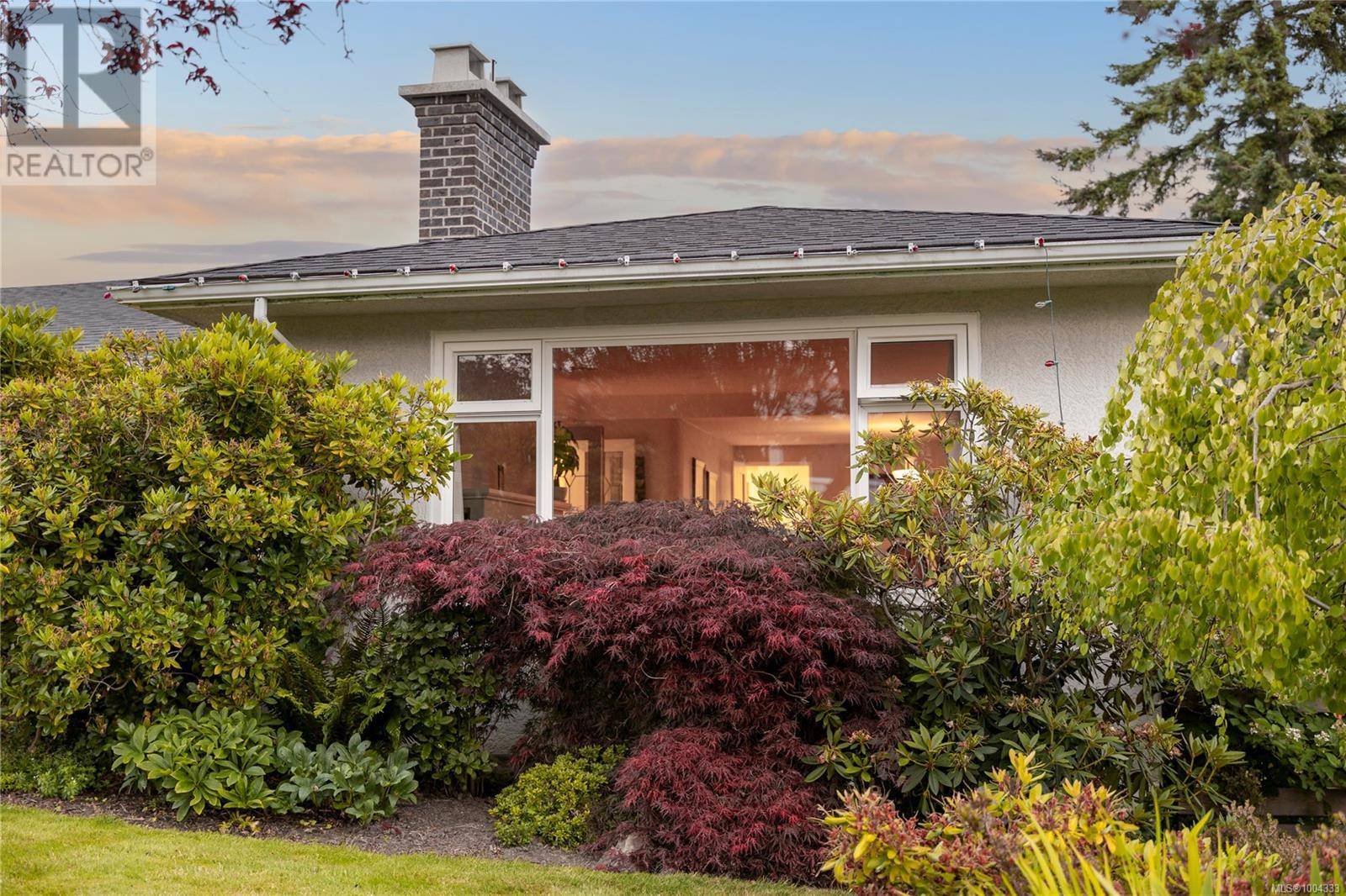 Oak Bay, BC V8R5N3,3045 Larkdowne Rd