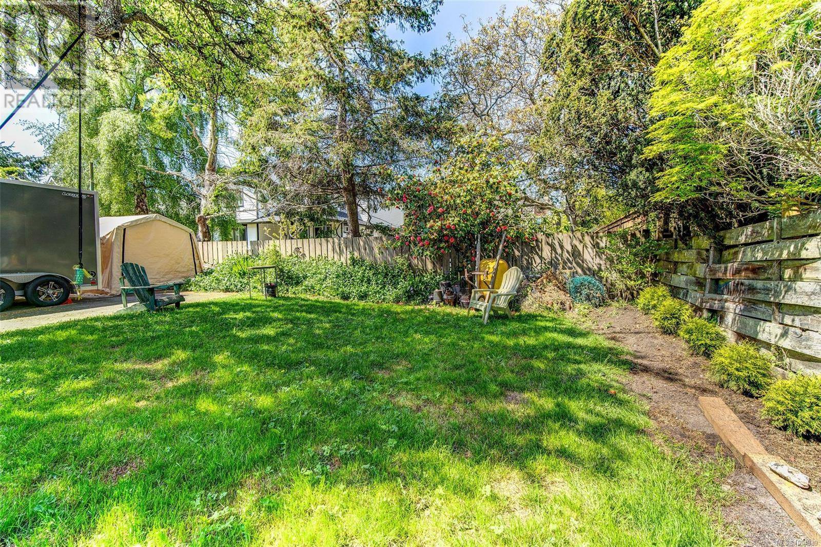 Victoria, BC V8S3H5,156 Joseph St